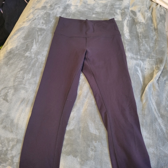 Lulu wunder under capris. - Picture 1 of 4